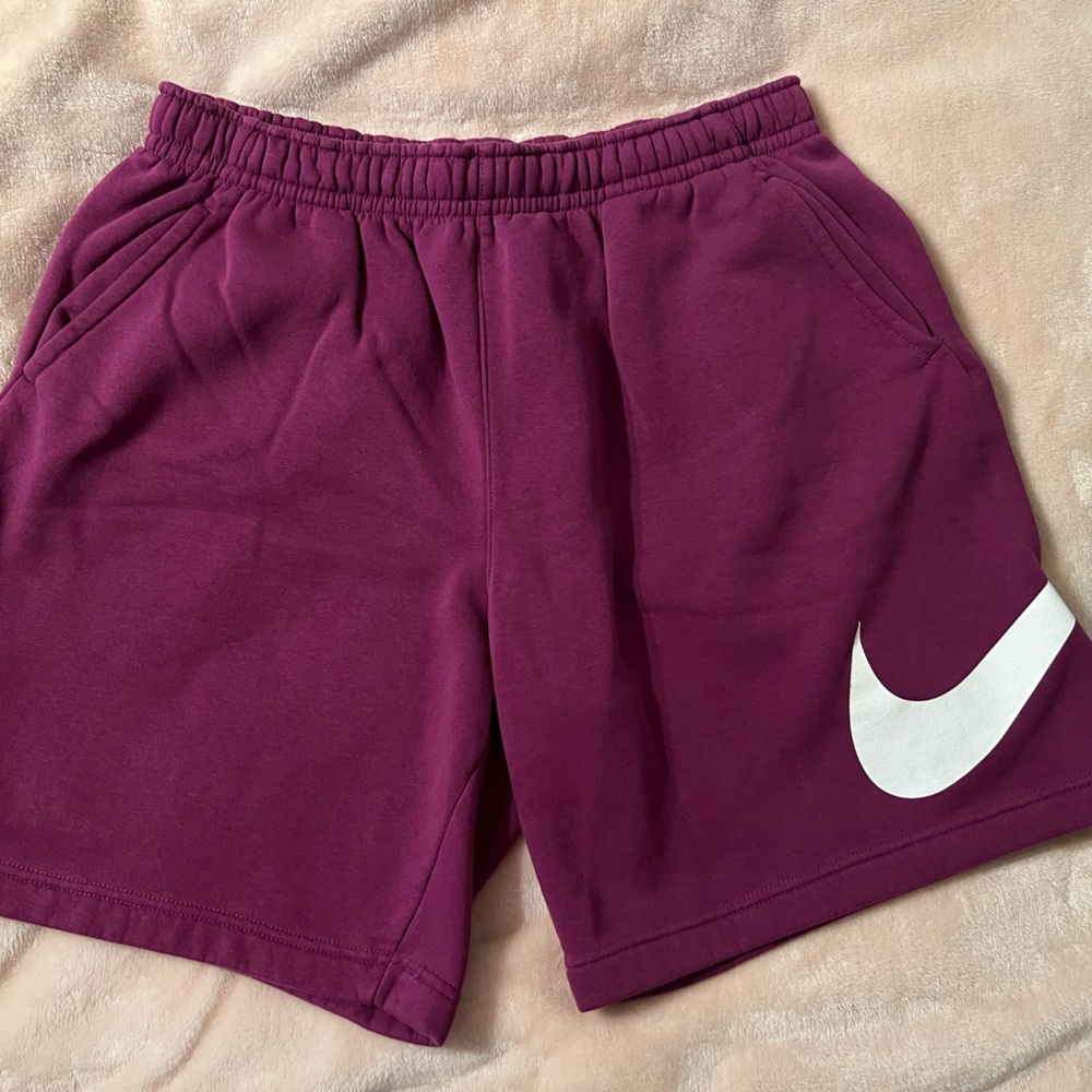 Nike Men's SPORTSWEAR Fleece Club Graphic Shorts “Violet Purple” XL like new!